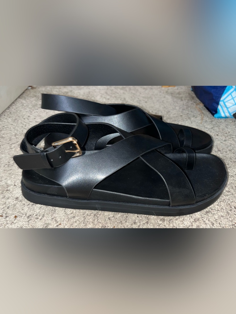 Cushionaire Entry Black Footbed Sandals vegan leather toe loop gold buckle 11W - Picture 3 of 12